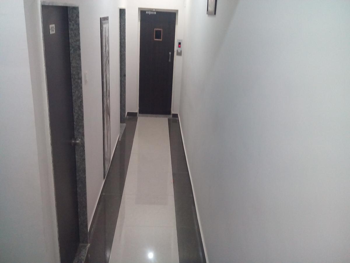 Hotel Gayatri Dwārka Bagian luar foto