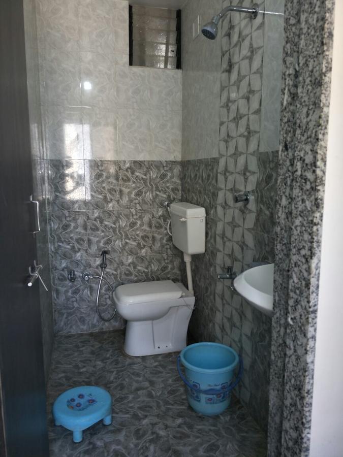 Hotel Gayatri Dwārka Bagian luar foto